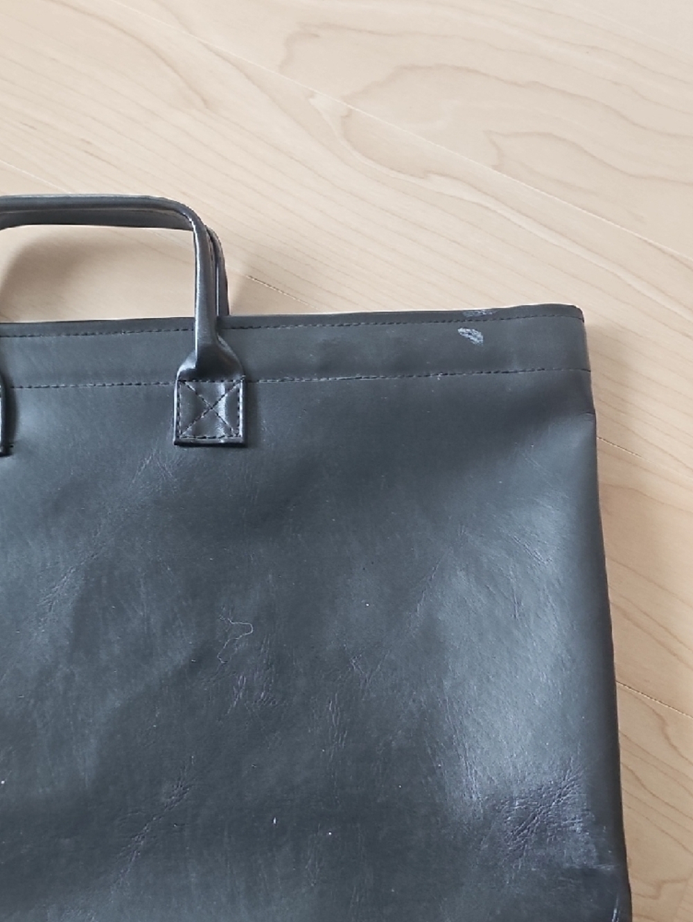 Black Leather Briefcase-Style Carry Bag - Picture 3 of 9